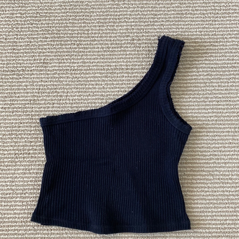 One shoulder tank